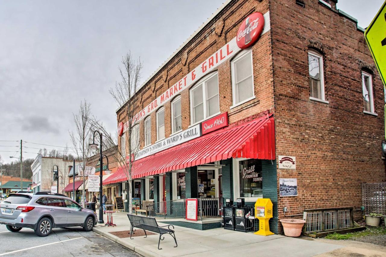 Newly Remodeled Apartment On Main Street In Saluda Exterior foto